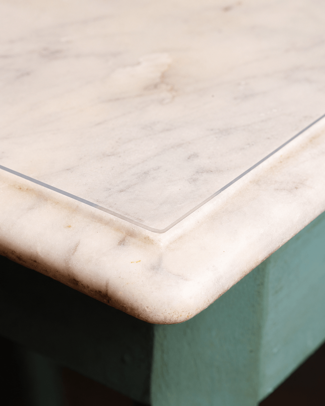 Close-up view of the 1.5 millimetre Qlarity table cover